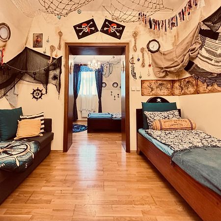 Pirate Family, Theme Room, Free Parking Карловы Вары Экстерьер фото