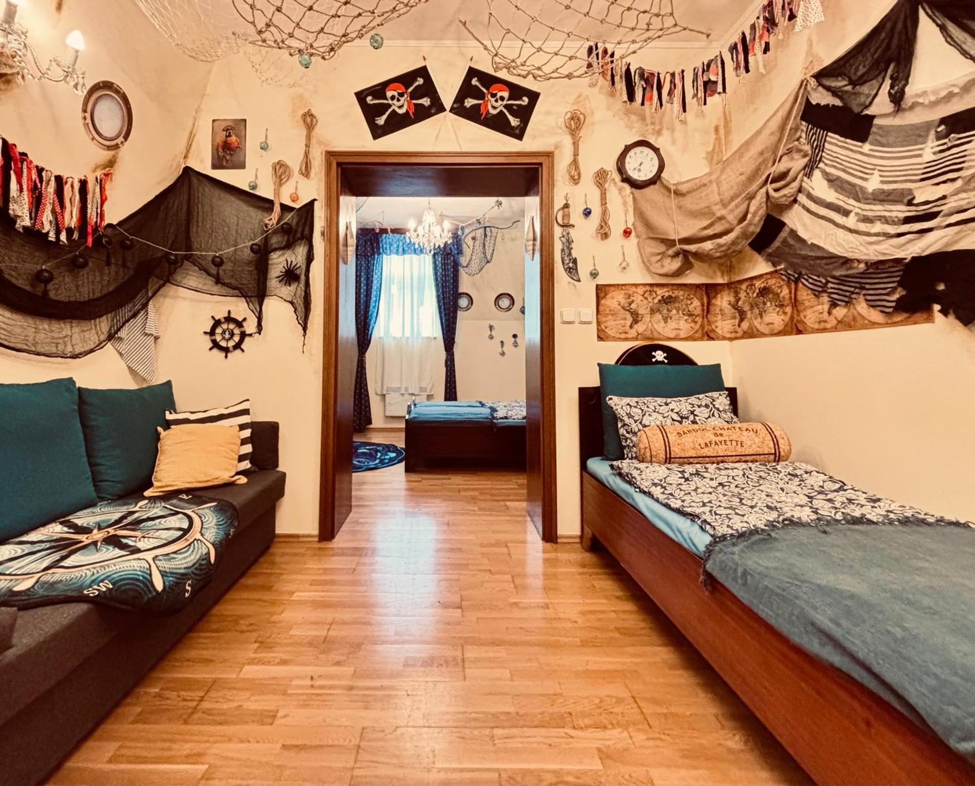Pirate Family, Theme Room, Free Parking Карловы Вары Экстерьер фото